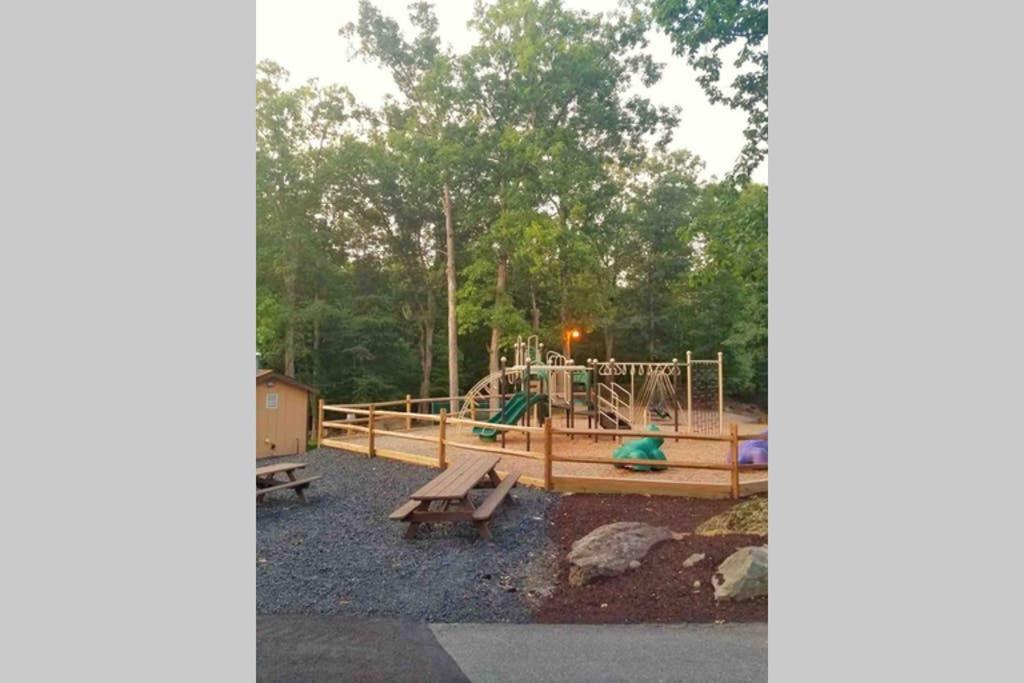 Entire 3 Bedroom Adventure Chalet, Near The Best Of The Poconos East Stroudsburg Εξωτερικό φωτογραφία