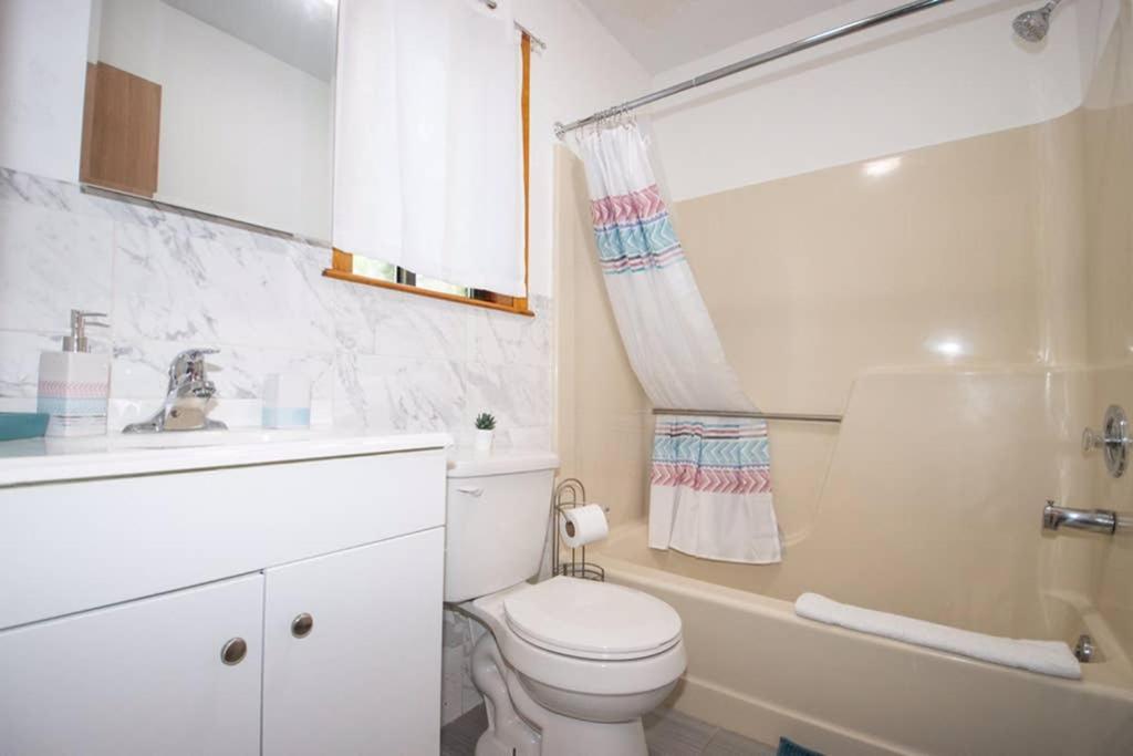 Entire 3 Bedroom Adventure Chalet, Near The Best Of The Poconos East Stroudsburg Εξωτερικό φωτογραφία