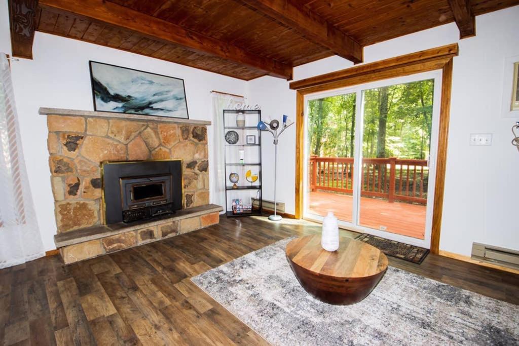 Entire 3 Bedroom Adventure Chalet, Near The Best Of The Poconos East Stroudsburg Εξωτερικό φωτογραφία